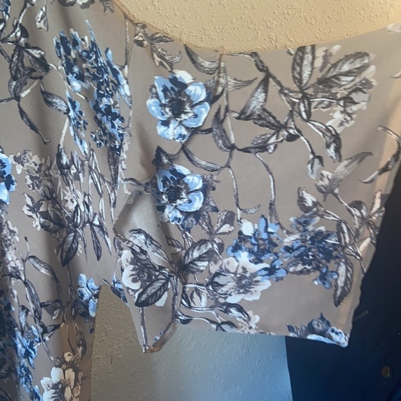 Women’s kimono/cardigan, 143 story by lineup gray with blue flowers p1 - Picture 4 of 6